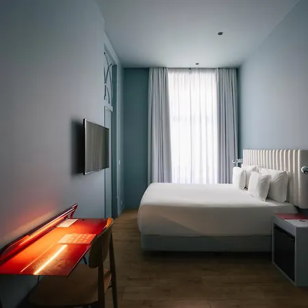 Esqina Cosmopolitan Otel 4*