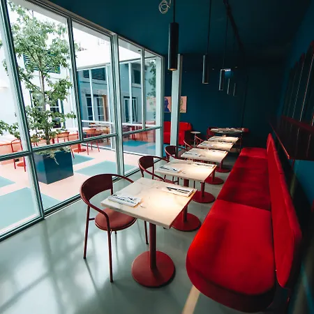 Esqina Cosmopolitan Hotell 4*