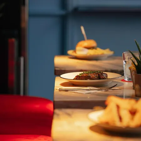 Esqina Cosmopolitan Hotel 4*