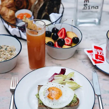 Esqina Cosmopolitan Hotel 4*