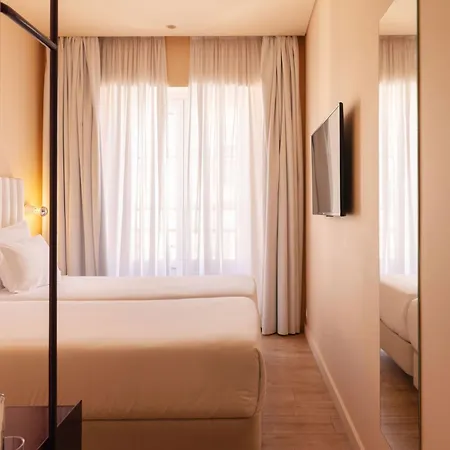 Отель Esqina Cosmopolitan 4*